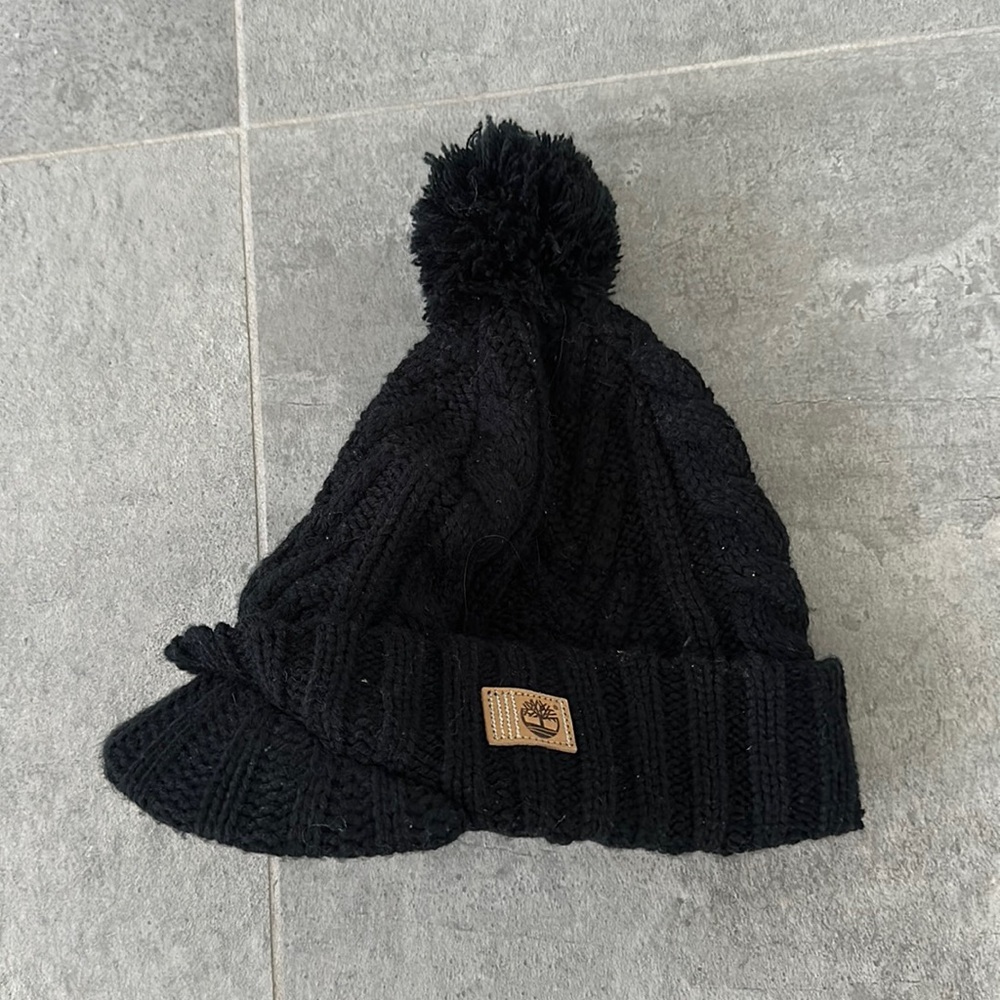 Timberland women black beanie with sun protection